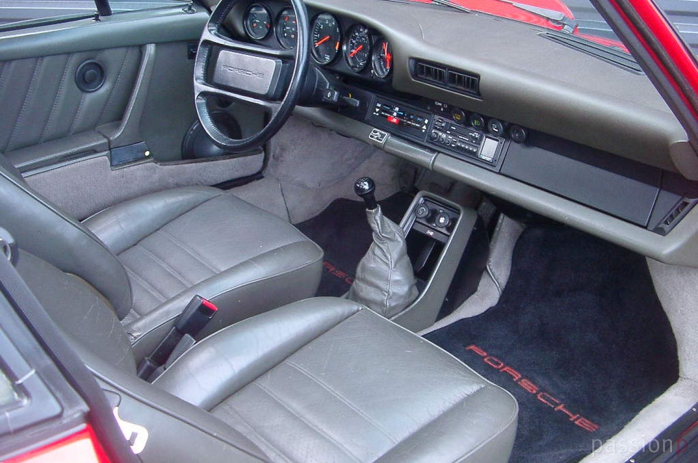 85er 911 Carrera 3.2 Indischrot-grau