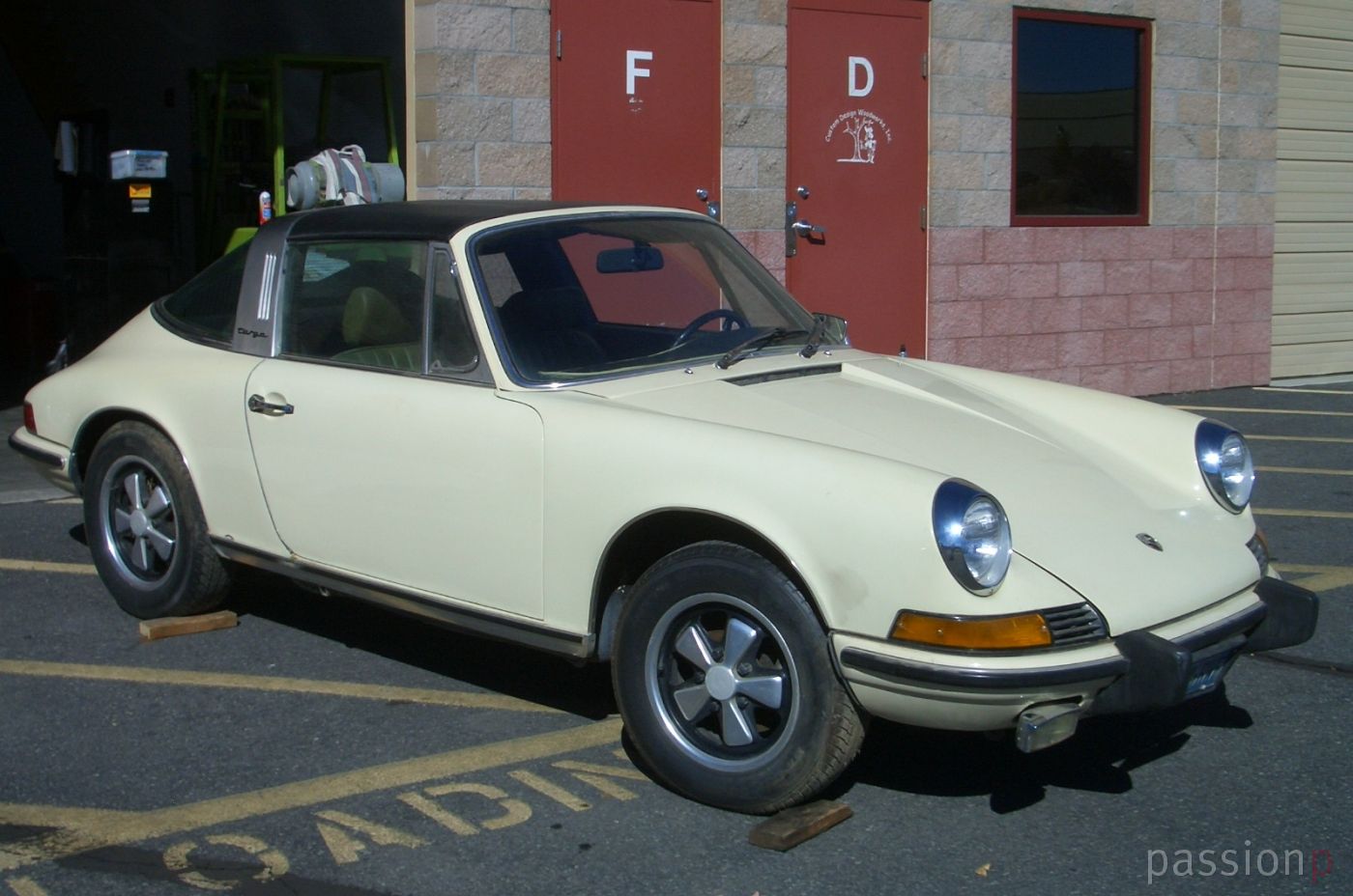 73er 911 T Targa 2,4 hellelfenbein