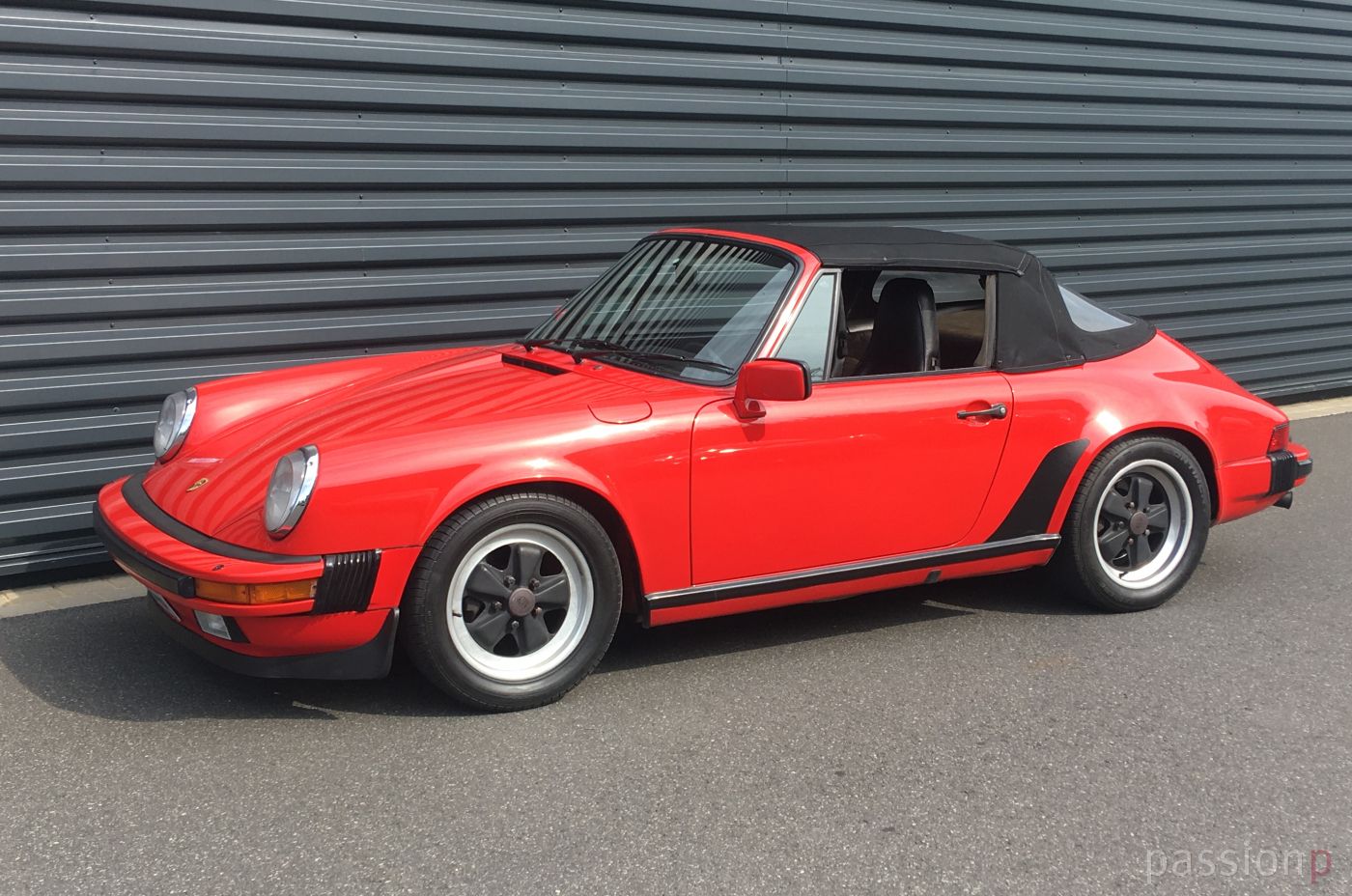 85er Porsche 911 Carrera Cabrio, indischrot