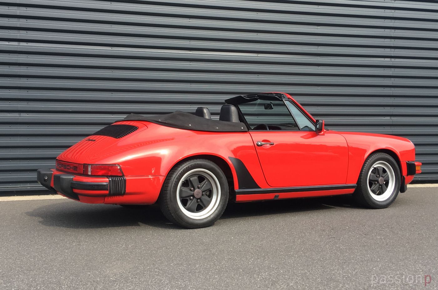 85er Porsche 911 Carrera Cabrio, indischrot
